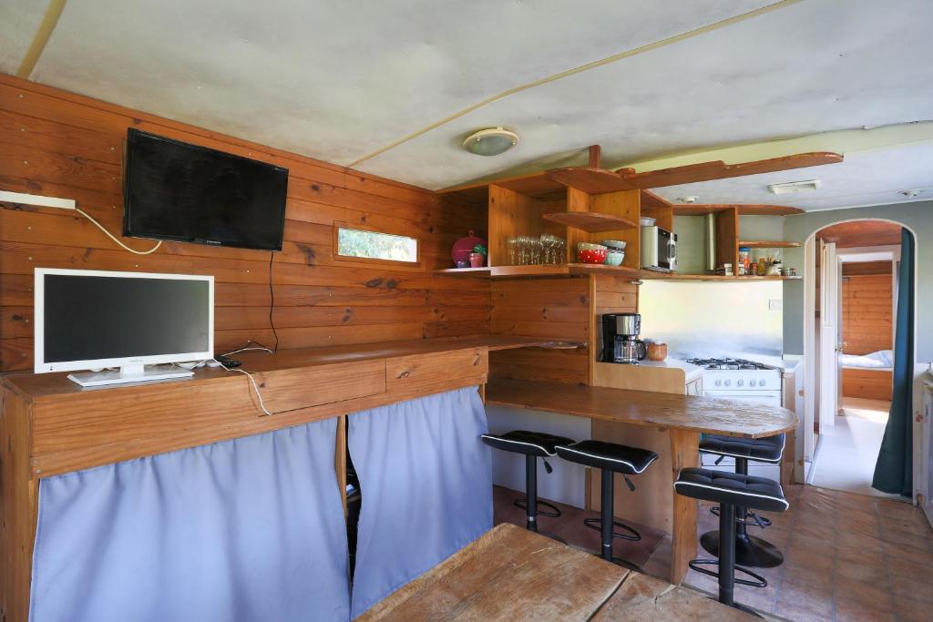 Mobilhome dans la prairie photo 4