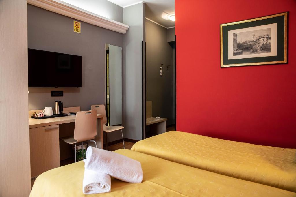 Hotel Berlino - Tap to explore photos