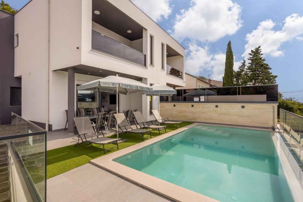 Villa Ewa & Tomi - heated Pool, Jacuzzi & Sea View
