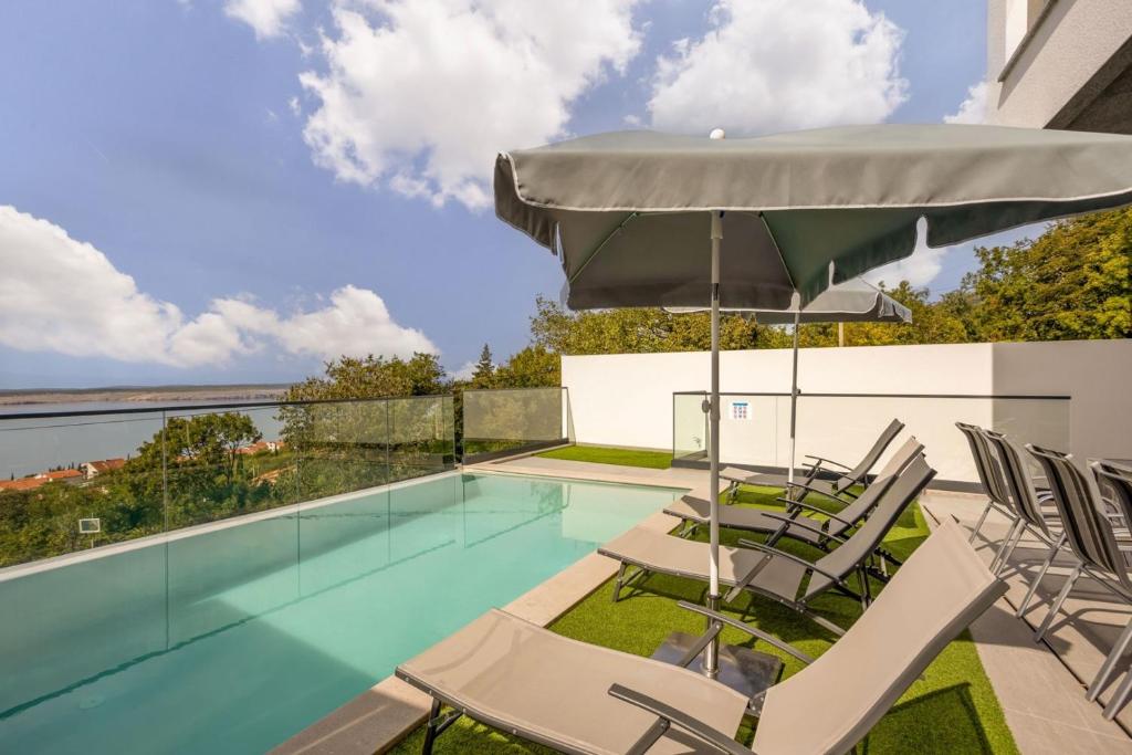 Villa Ewa & Tomi - heated Pool, Jacuzzi & Sea View photo 1