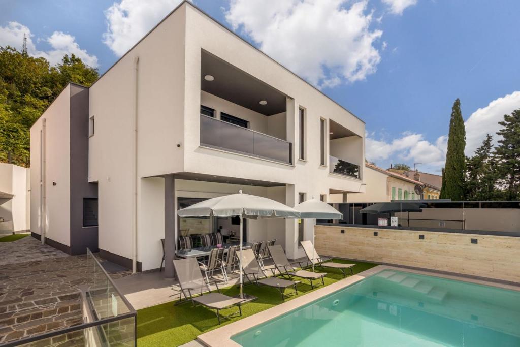 Villa Ewa & Tomi - heated Pool, Jacuzzi & Sea View photo 2