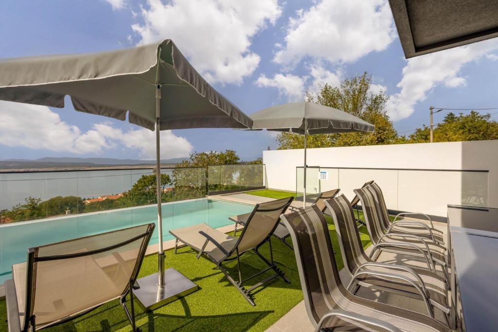 Villa Ewa & Tomi - heated Pool, Jacuzzi & Sea View photo 4
