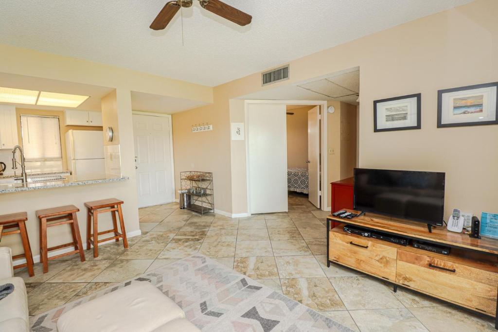 Ocean Village Club D16 photo 4