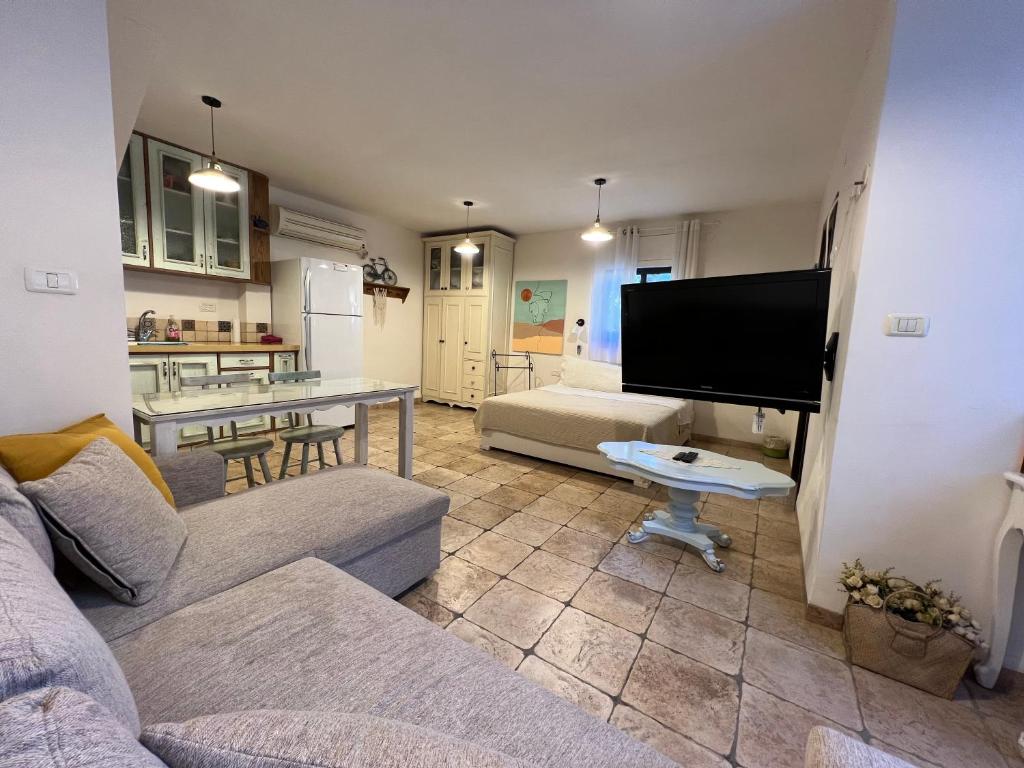 Lola House photo 3