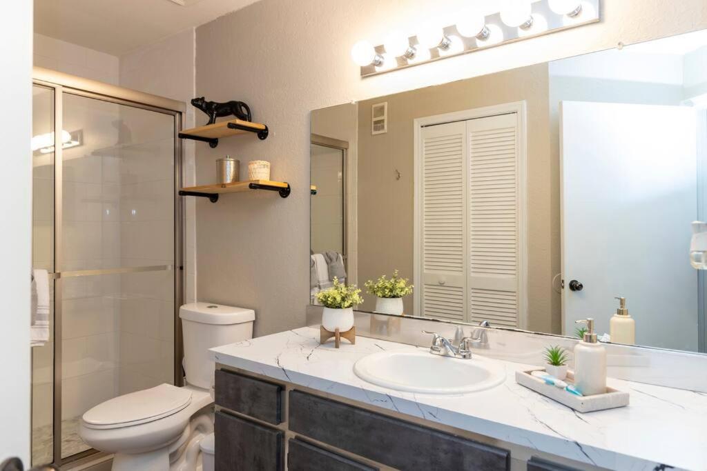 Stylish Serenity: Your Central Peace Zone! photo 3