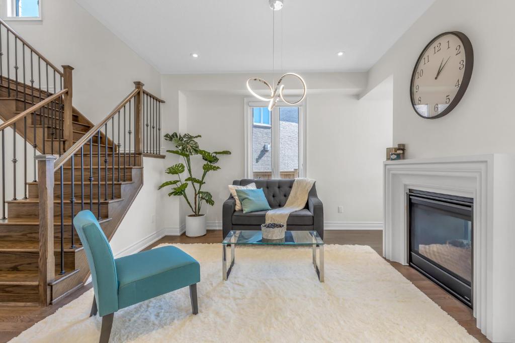 Luxury 6 Bedroom - 4 Bathroom Detached Retreat Brampton / Mississauga Border photo 2