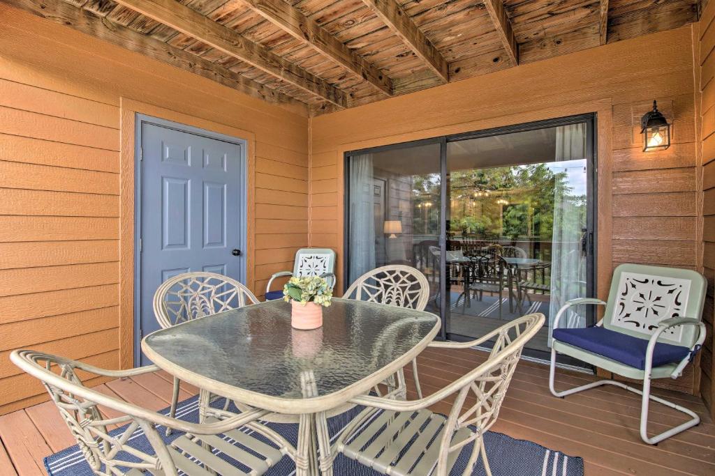 Branson Getaway with Balcony and Ample Amenities!
