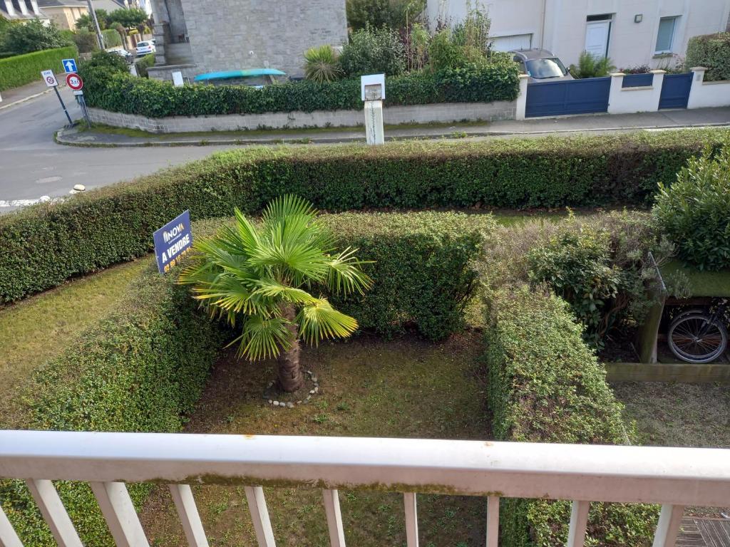 Sous les toits de Saint-Enogat photo 1