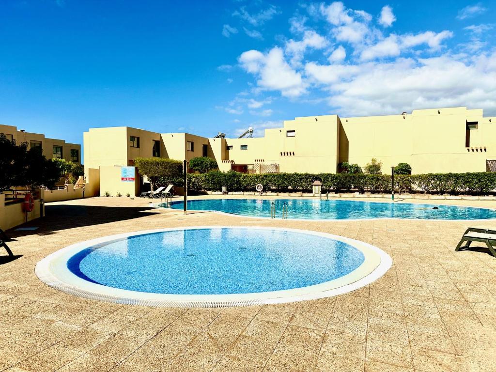 250m to Beach, Family Pools, Fiber Wi-Fi & BBQ photo 3