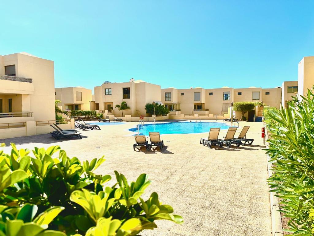 250m to Beach, Family Pools, Fiber Wi-Fi & BBQ photo 1