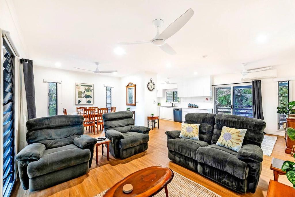 Bask at Baroalba - A Lush Poolside Family Escape photo 1