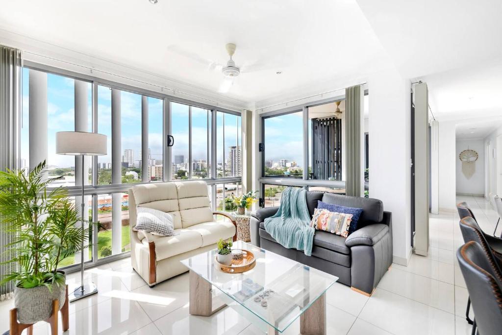 'Top of Town' Resort-style Stay in Heart of Darwin photo 1