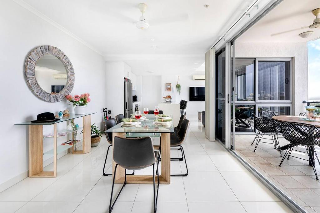 'Top of Town' Resort-style Stay in Heart of Darwin photo 2