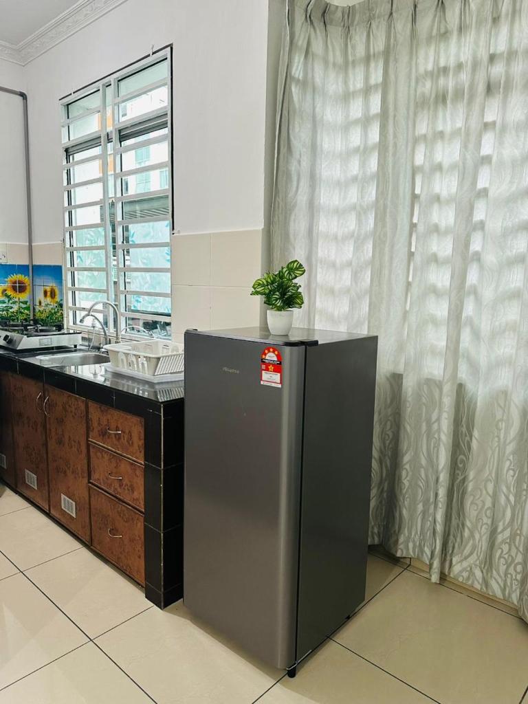 3BR MINIMALIST Homestay NEAR KKIA Cyber City photo 2