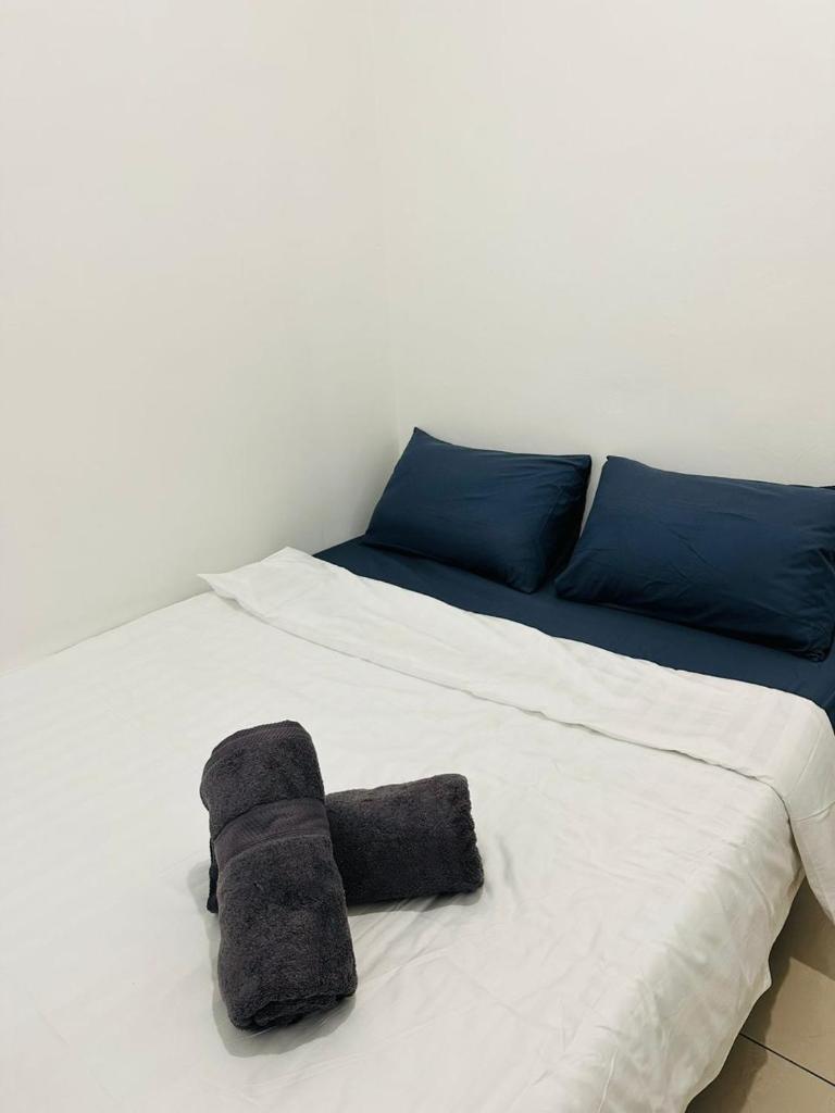 3BR MINIMALIST Homestay NEAR KKIA Cyber City photo 3