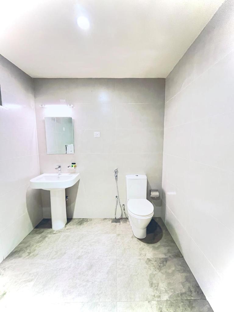 Ceylon Kingsmen Garden Hotel - Tap to explore photos