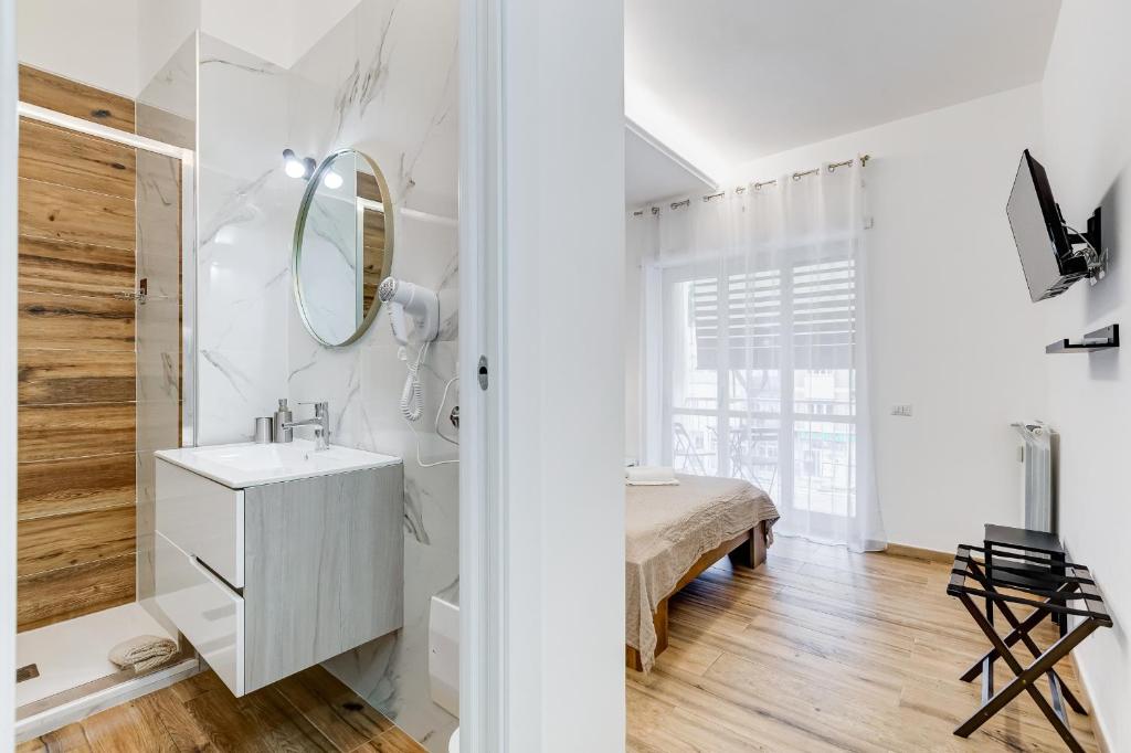 VATICANDREAM GUEST HOUSE Room Type - Luxury Triple Room