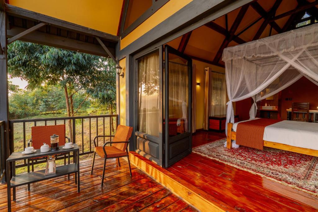 Shamba lodge cabins photo 2