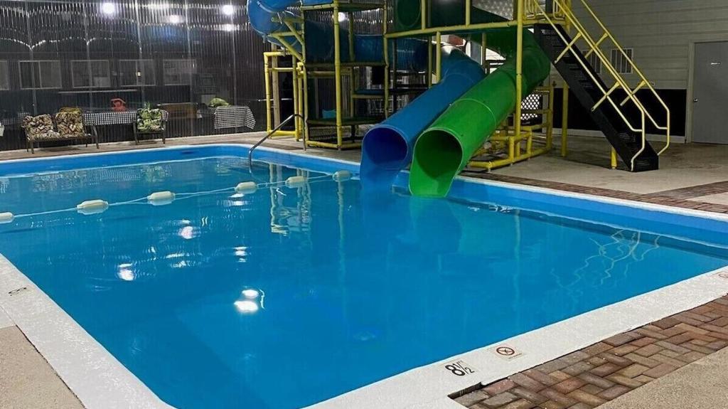 Camp Inn Lodge image