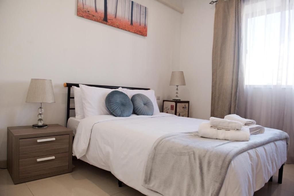 Modern 3BR Apartment with Balcony - Close to Limestone Heritage Park photo 2