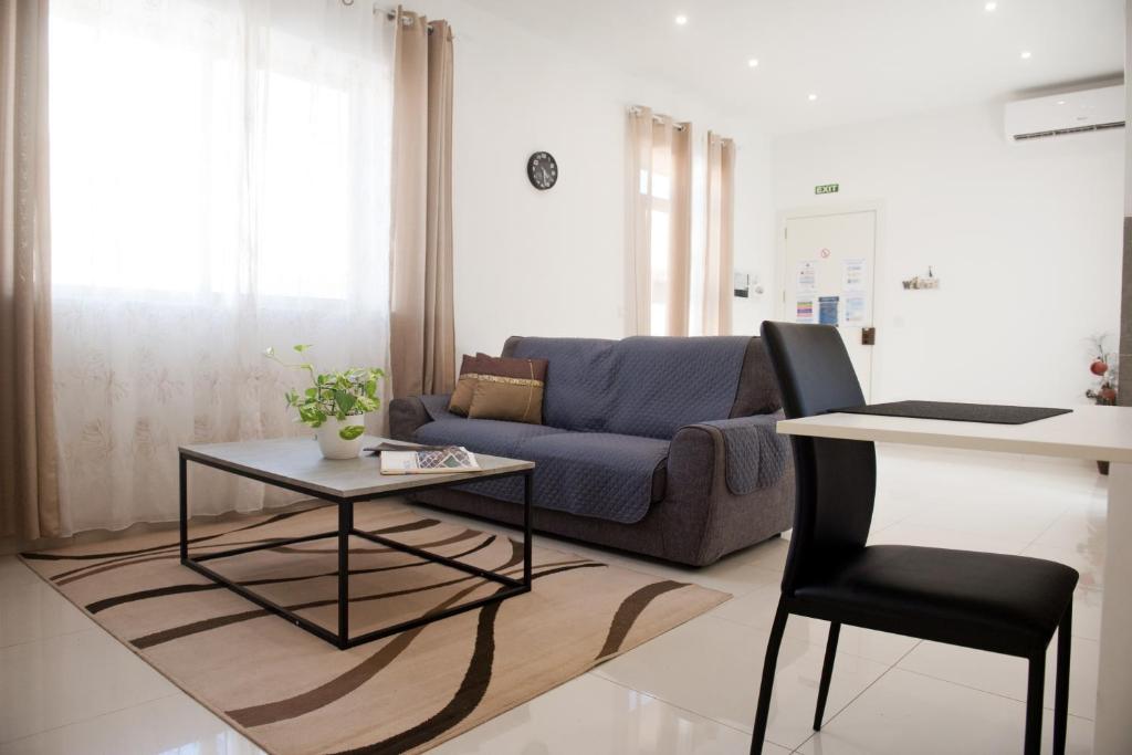 Modern 3BR Apartment with Balcony - Close to Limestone Heritage Park photo 1