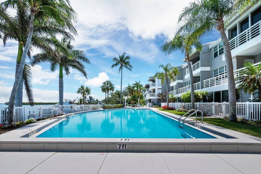 Waterfront, Spa/Pool, Private Paradise On LBK!