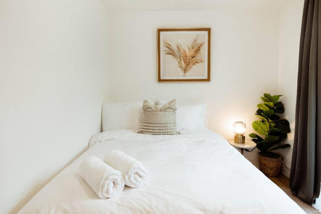 Modern 3BR in the Heart of Ballard photo 2