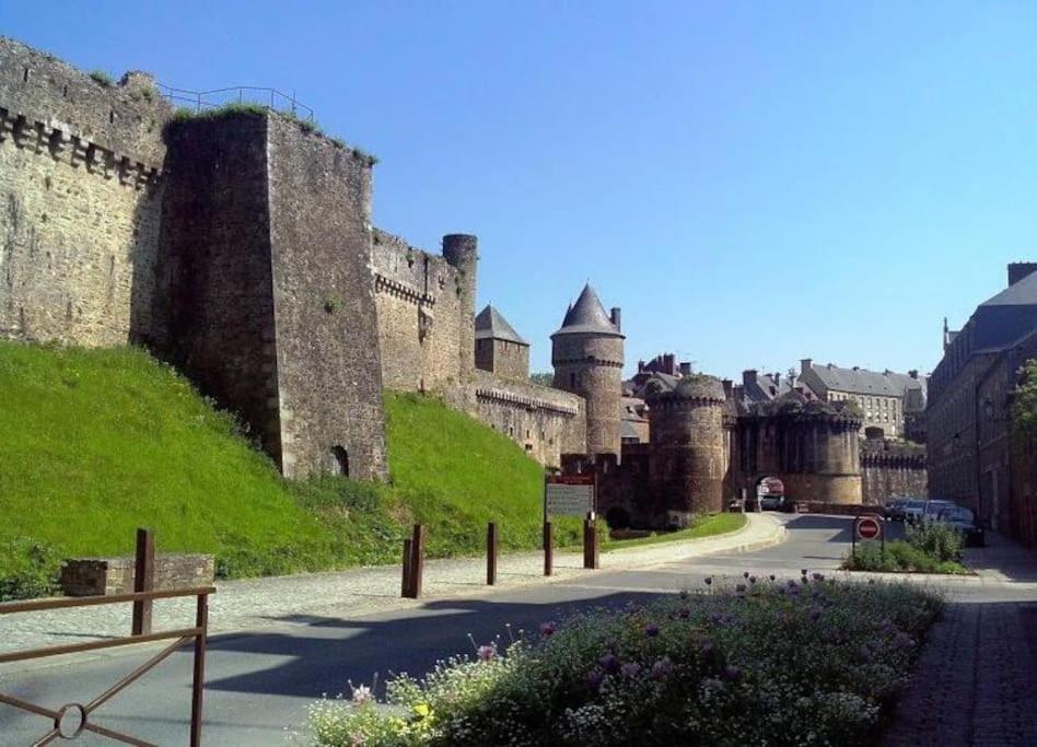 House at the foot of the castle of Fougeres photo 4