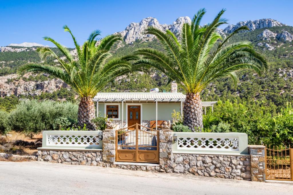 Reisis Family Residence photo 3