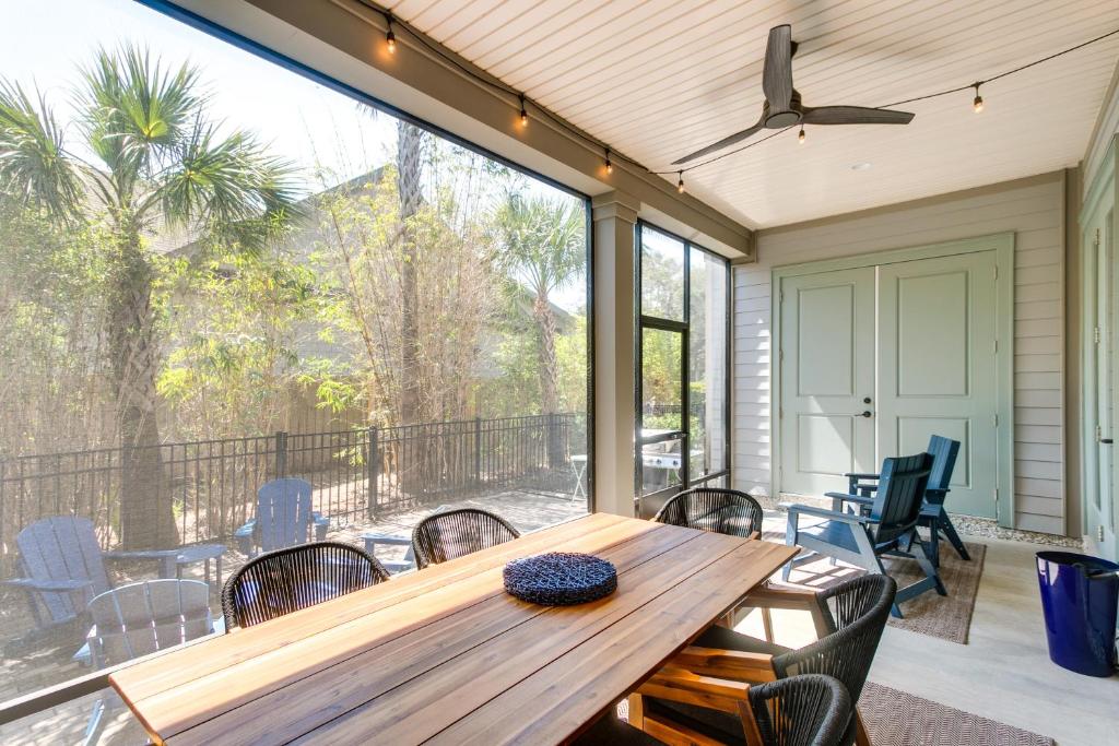 Luxe Jekyll Island Home with Beach and Pool Access photo 1