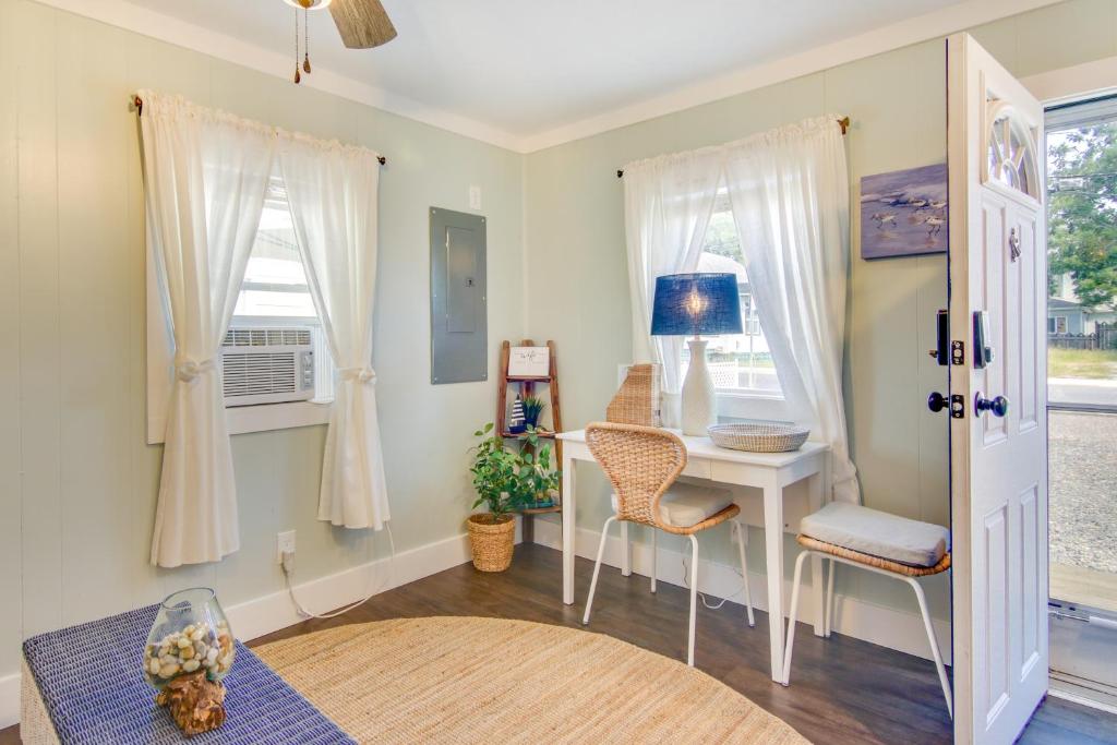 Chincoteague Apartment with Deck Walk to Waterfront photo 2