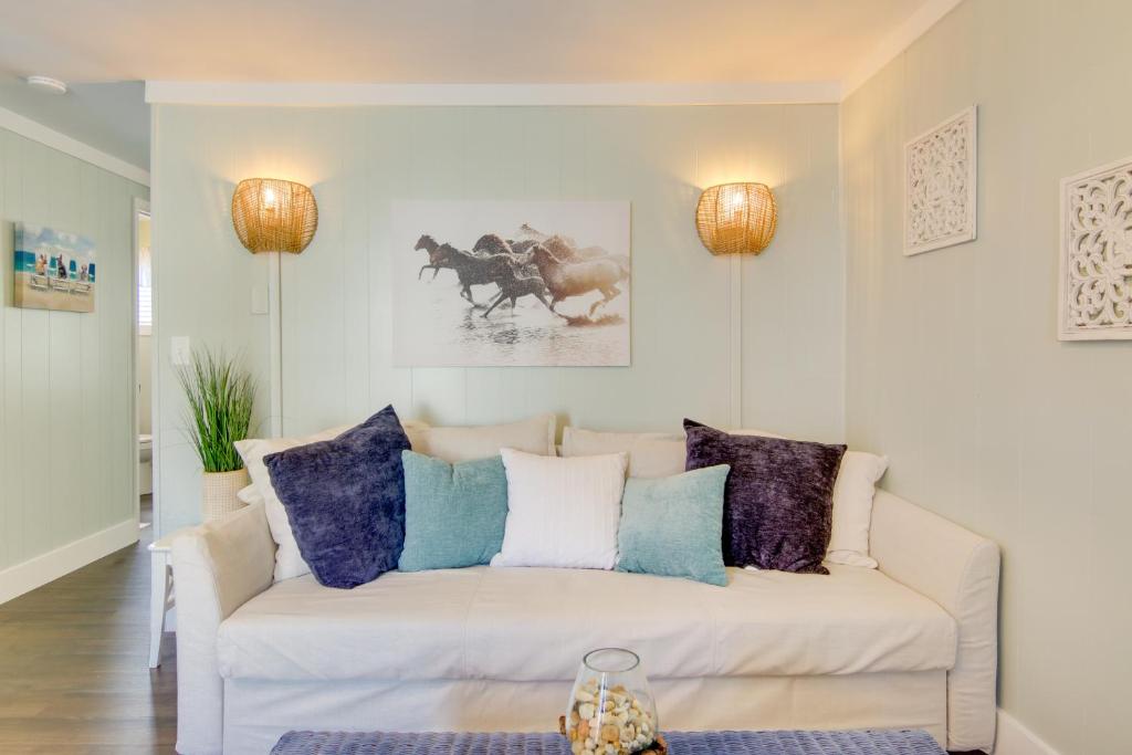 Chincoteague Apartment with Deck Walk to Waterfront photo 3