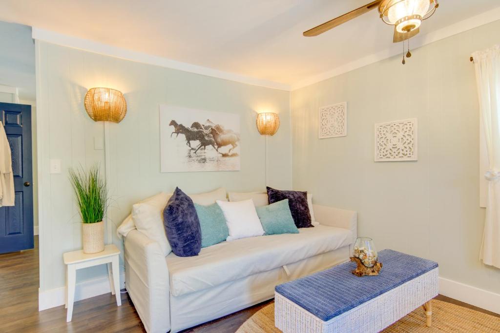 Chincoteague Apartment with Deck Walk to Waterfront photo 4