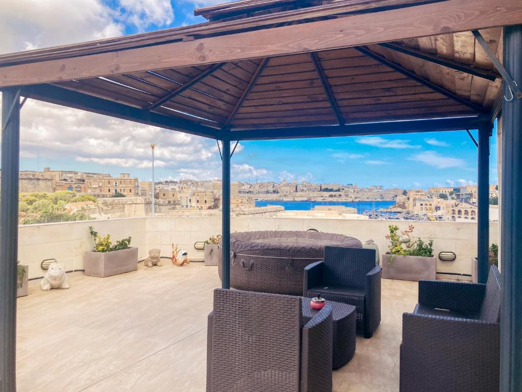 Valletta and Grand Harbour Lookout photo 3