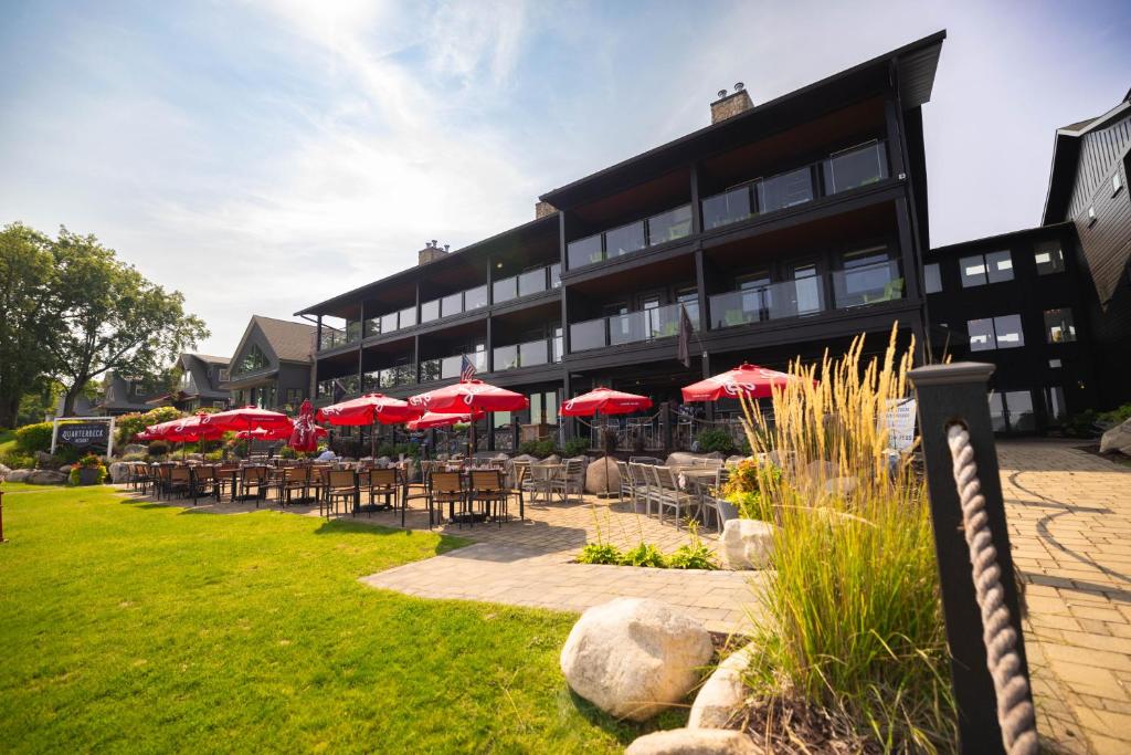 Quarterdeck Resort & Restaurant image