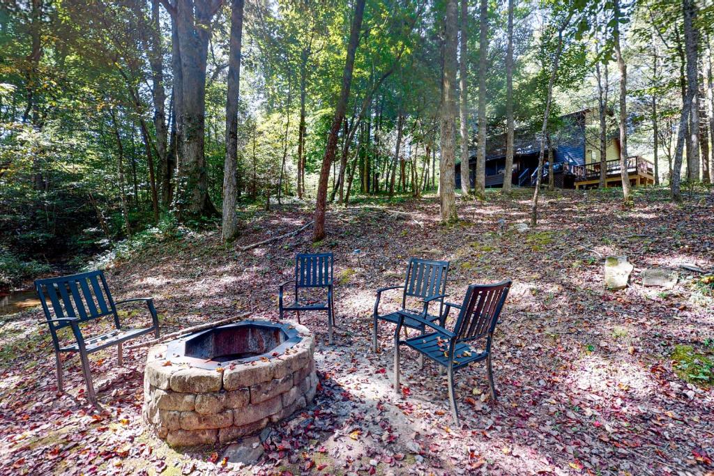 Country Creek Cabin photo 1