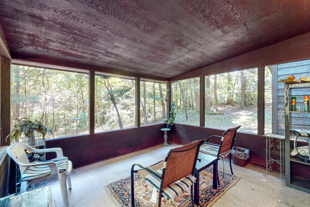Country Creek Cabin photo 2