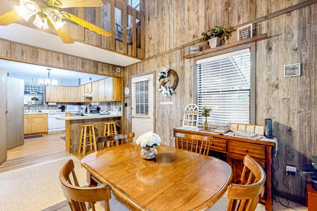 Country Creek Cabin photo 4