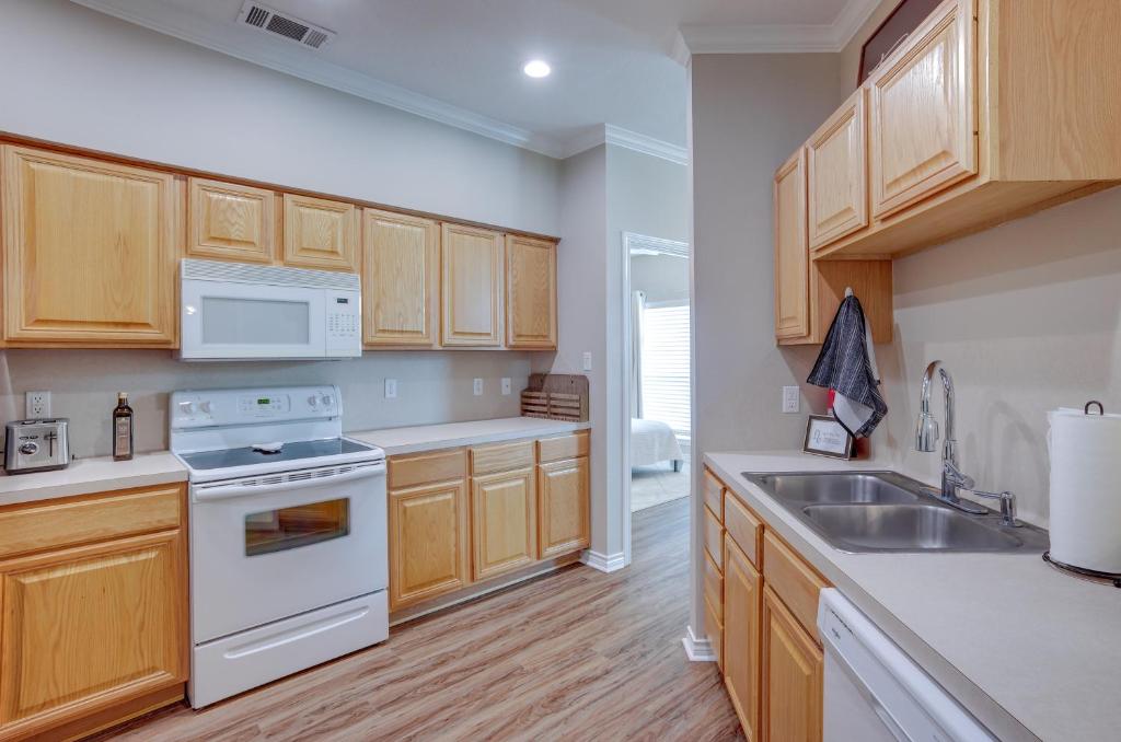 College Station Retreat Near Texas AandM University! photo 1