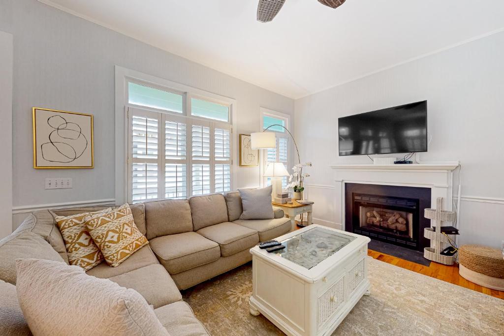 34 Compass Ct photo 3