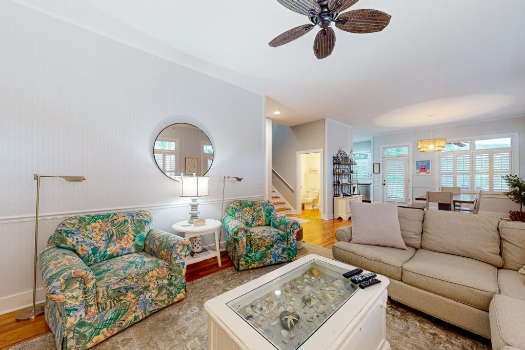 34 Compass Ct photo 4