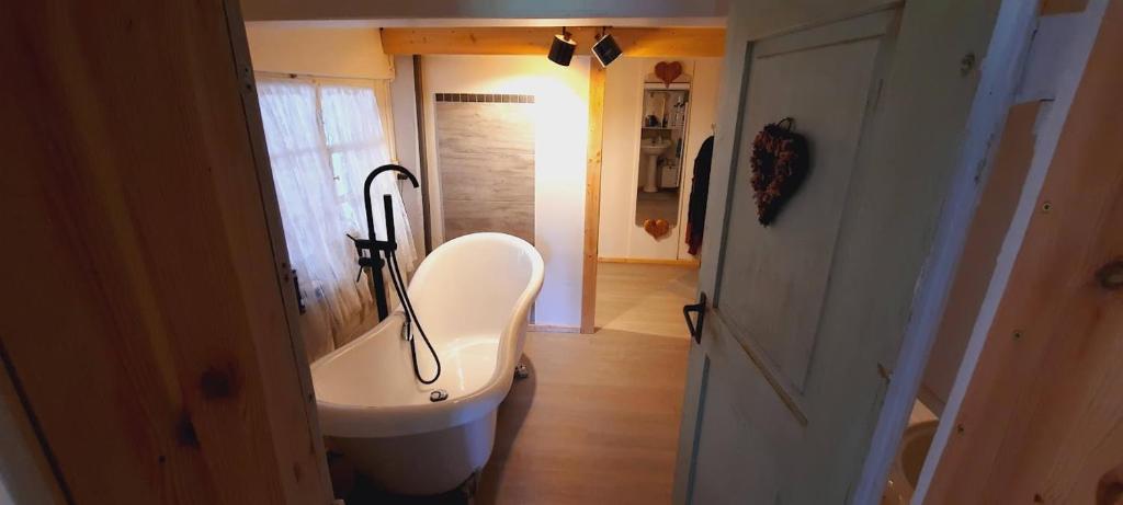 HEIMELIGE SCHWARZWALD STUBE nahe bei Freiburg photo 2