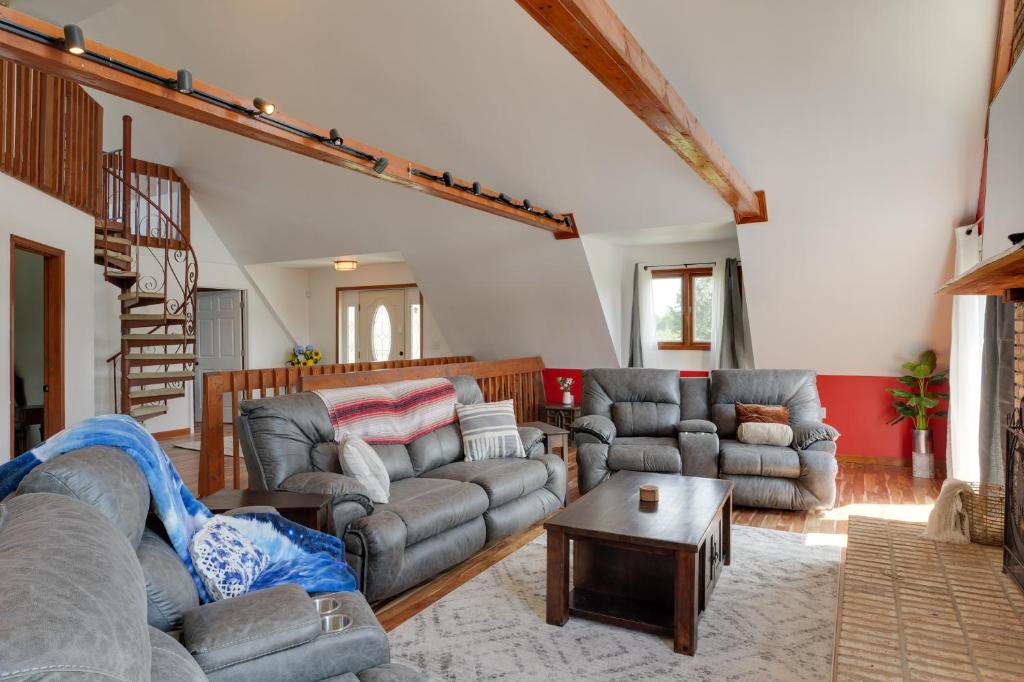 Spacious McMinnville Vacation Home with Gas Grill! photo 3