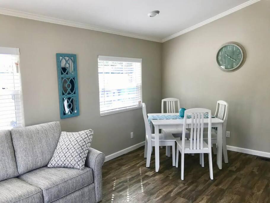 Pinecraft Blue Heron Tiny Home photo 4