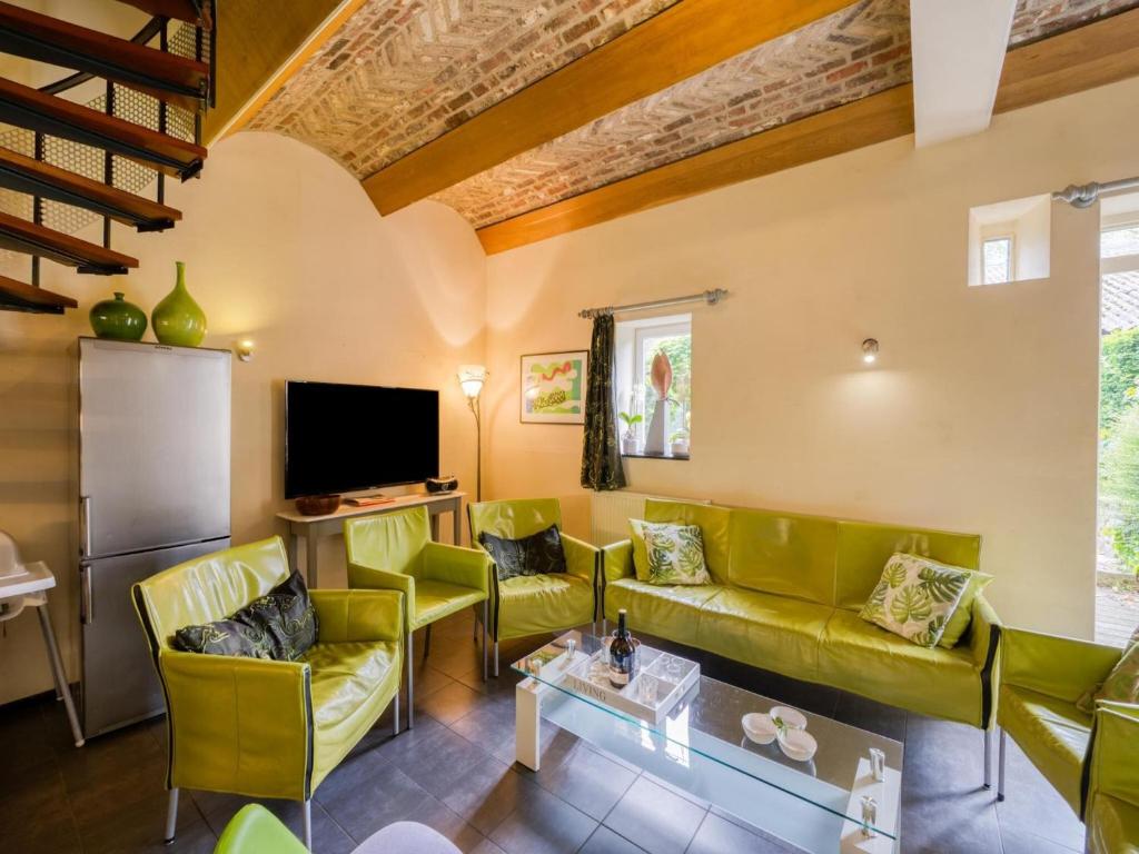 Located 10km from Maastricht towards the Belgium border photo 3