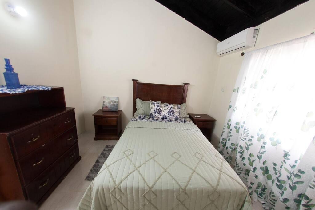 Holland Ridge Retreat: Trelawny Tropical Oasis Jamaica photo 2