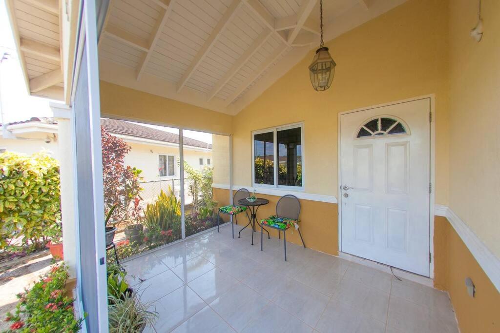Holland Ridge Retreat: Trelawny Tropical Oasis Jamaica photo 4