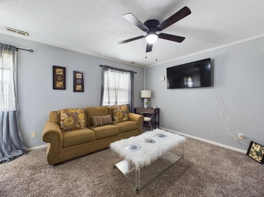 Opuluxe Enjoy Fayetteville's Unit 2 Hidden Gem! image