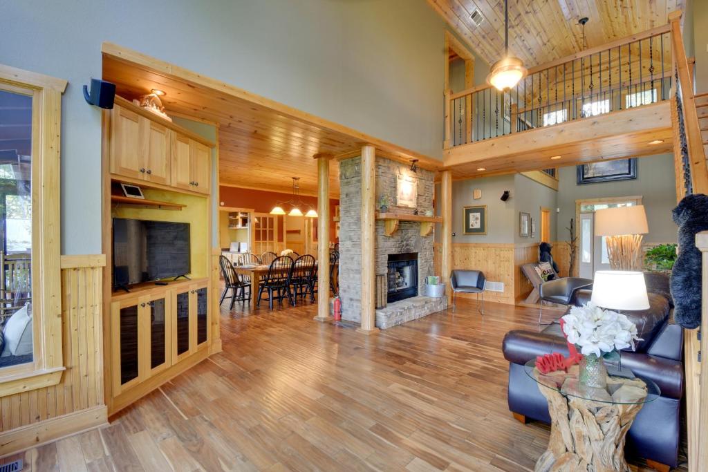 Ellijay Cabin Rental with Hot Tub and Mountain Views! photo 2