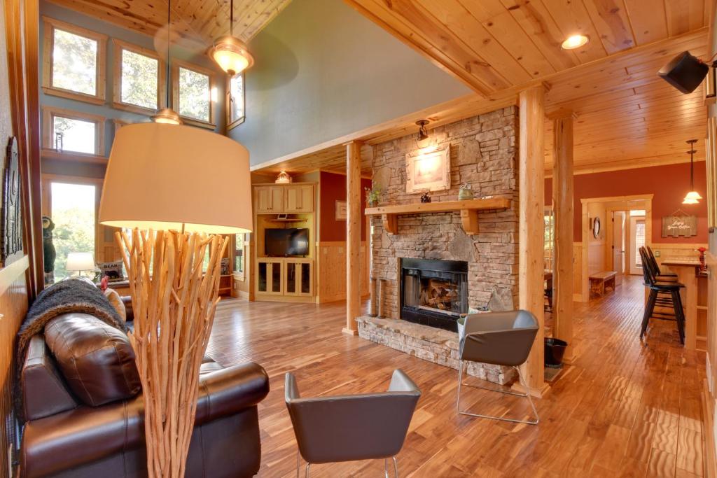 Ellijay Cabin Rental with Hot Tub and Mountain Views! photo 4